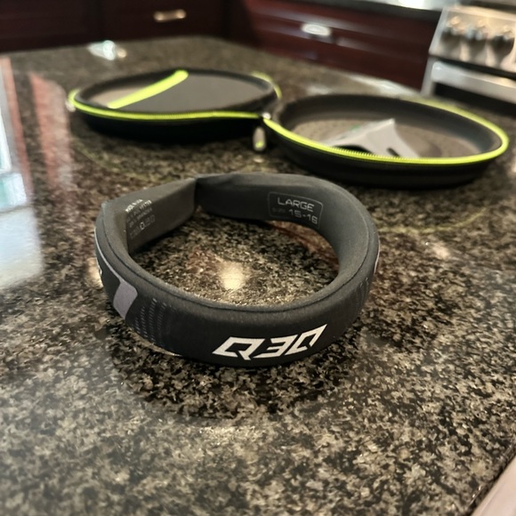 Q30 Q-Collar Size 16 - Picture 9 of 13